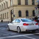 BMW 330e - 225 km/h Höchstgeschwindigkeit