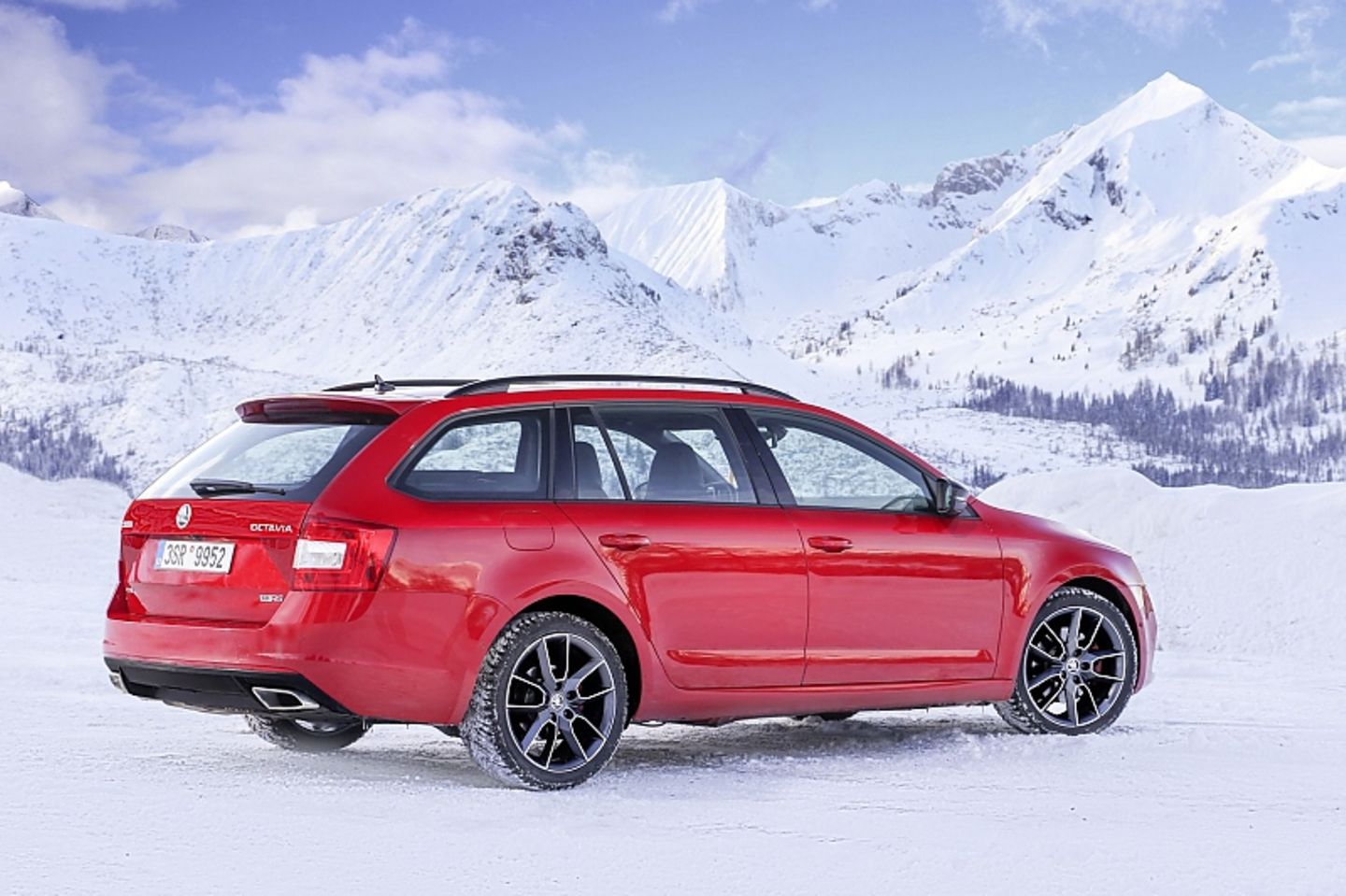 Der Skoda Octavia RS 4x4 Combi ist 4.66 Meter lang