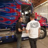 Die Flammen sind eine Hommage an die Hot-Rod-Modelle