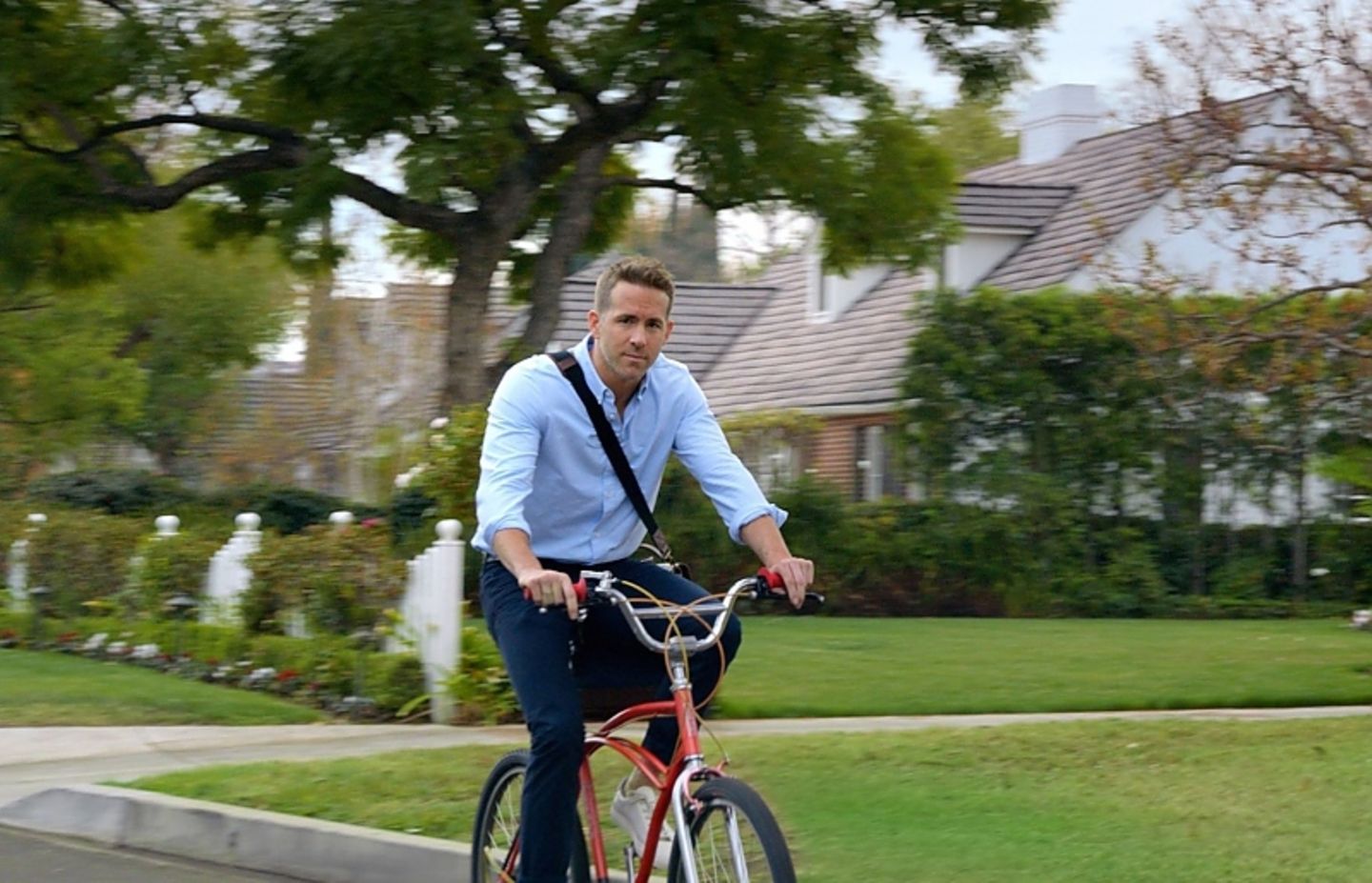 In der Hyundai-Werbung ist Ryan Reynolds mit dem Rad unterwegs
