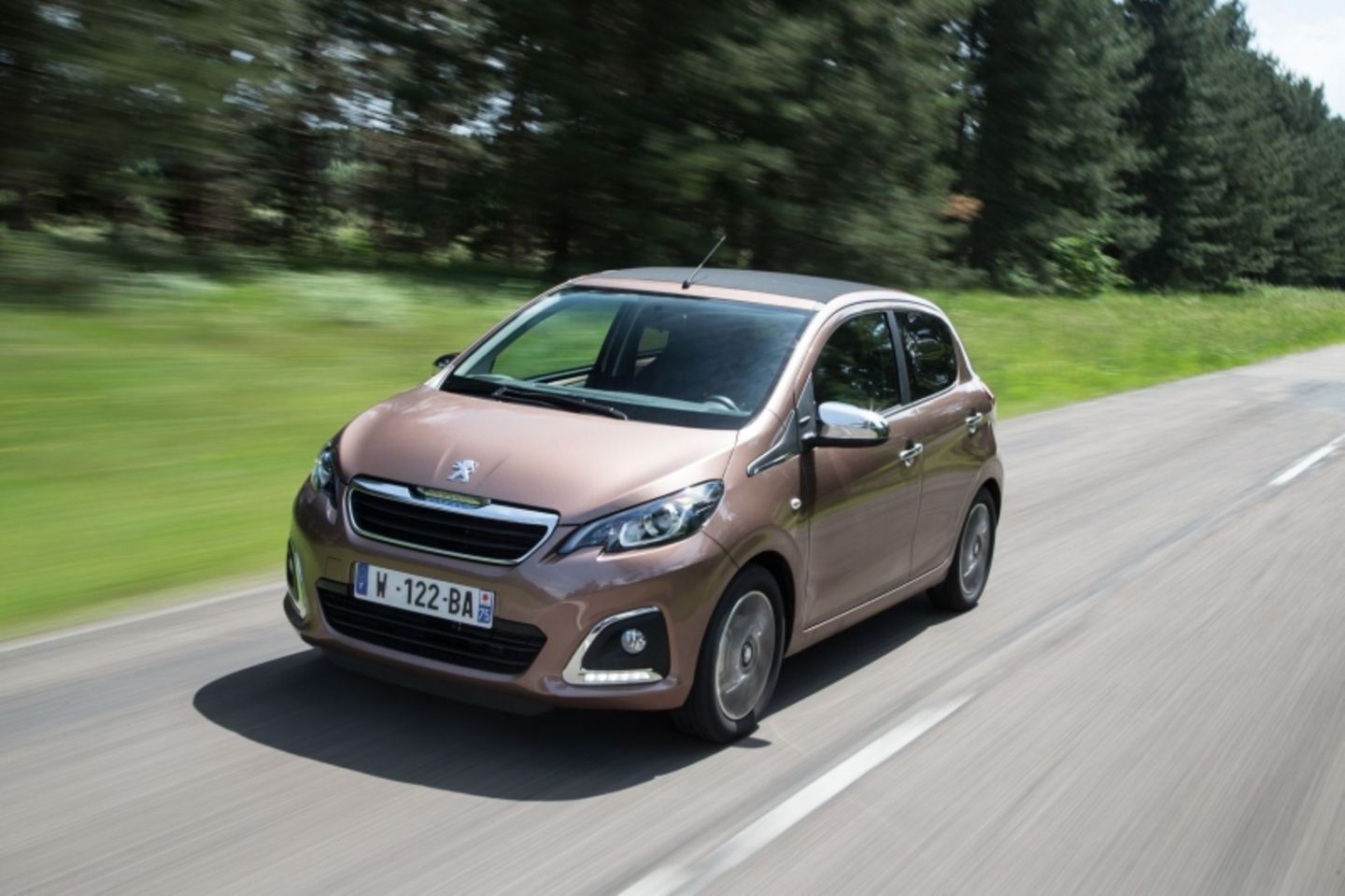 Der C1-Zwllingsbruder Peugeot 108 tritt eher gediegener auf
