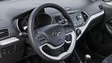 Das Cockpit eine gut ausgestatteten Kia Picanto