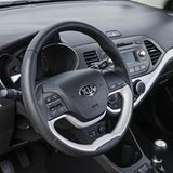 Das Cockpit eine gut ausgestatteten Kia Picanto