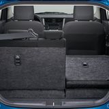 Beim Umlegen der Rückbank des Suzuki Celerio bleibt eine kleine Stufe