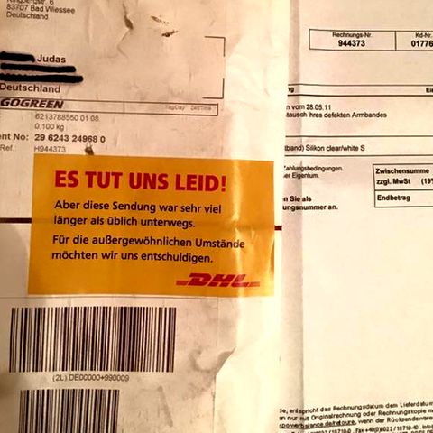 Paketaufkleber von DHL: "Es tut uns leid"