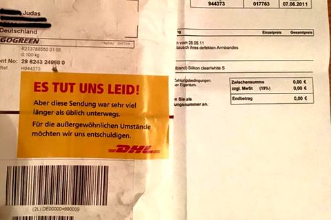 Paketaufkleber von DHL: "Es tut uns leid"