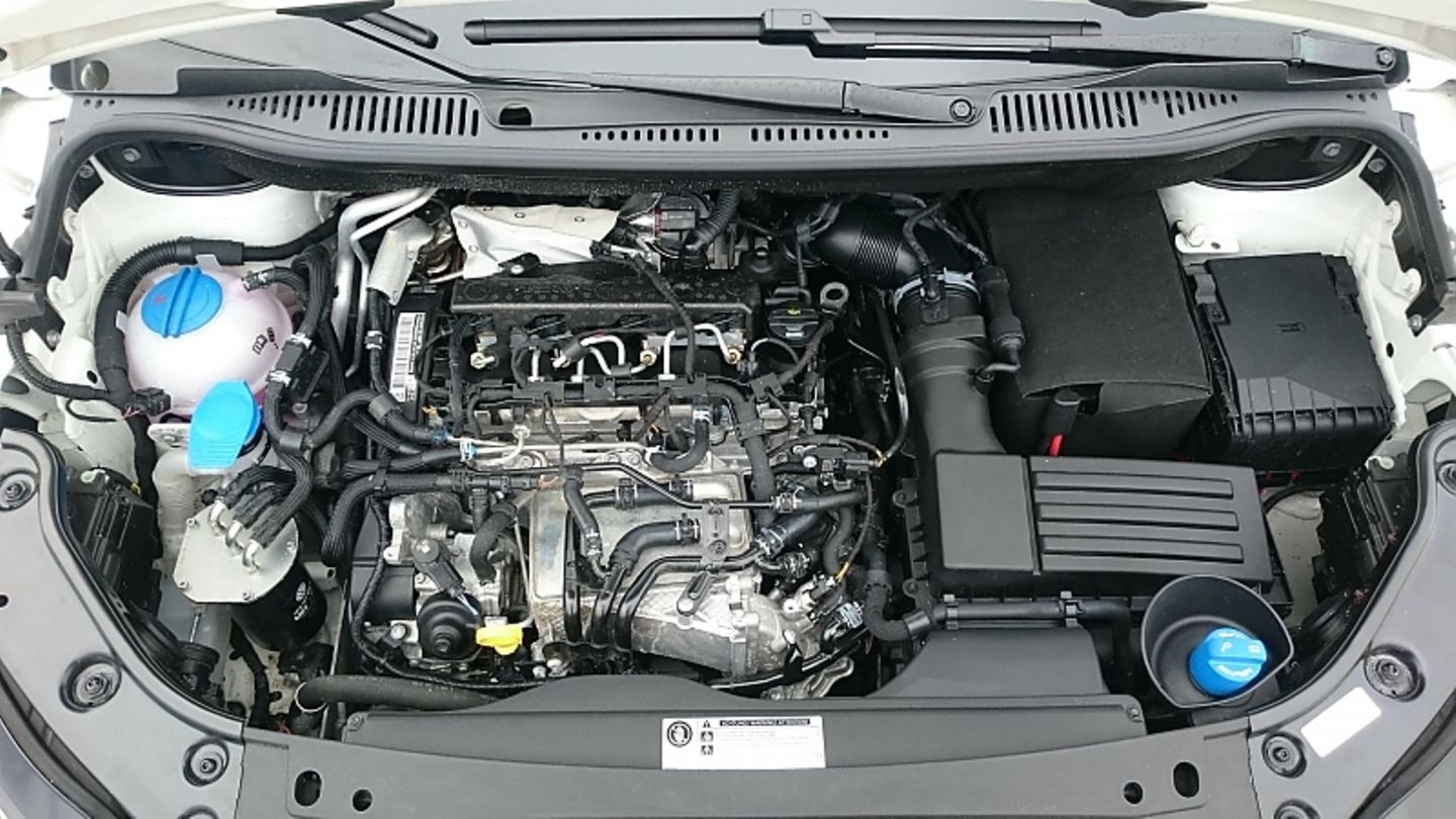 Der 2,0 Liter große Vierzylinder-Turbodieselmotor des VW Caddy Alltrack.