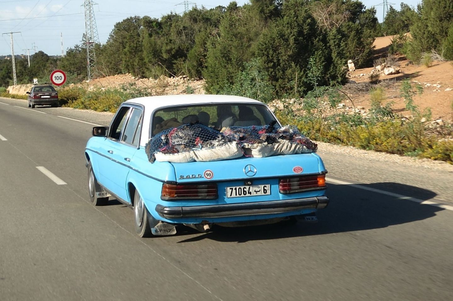 Keine Seltenheit: Ein vollbesetztes Taxi in Marokko.