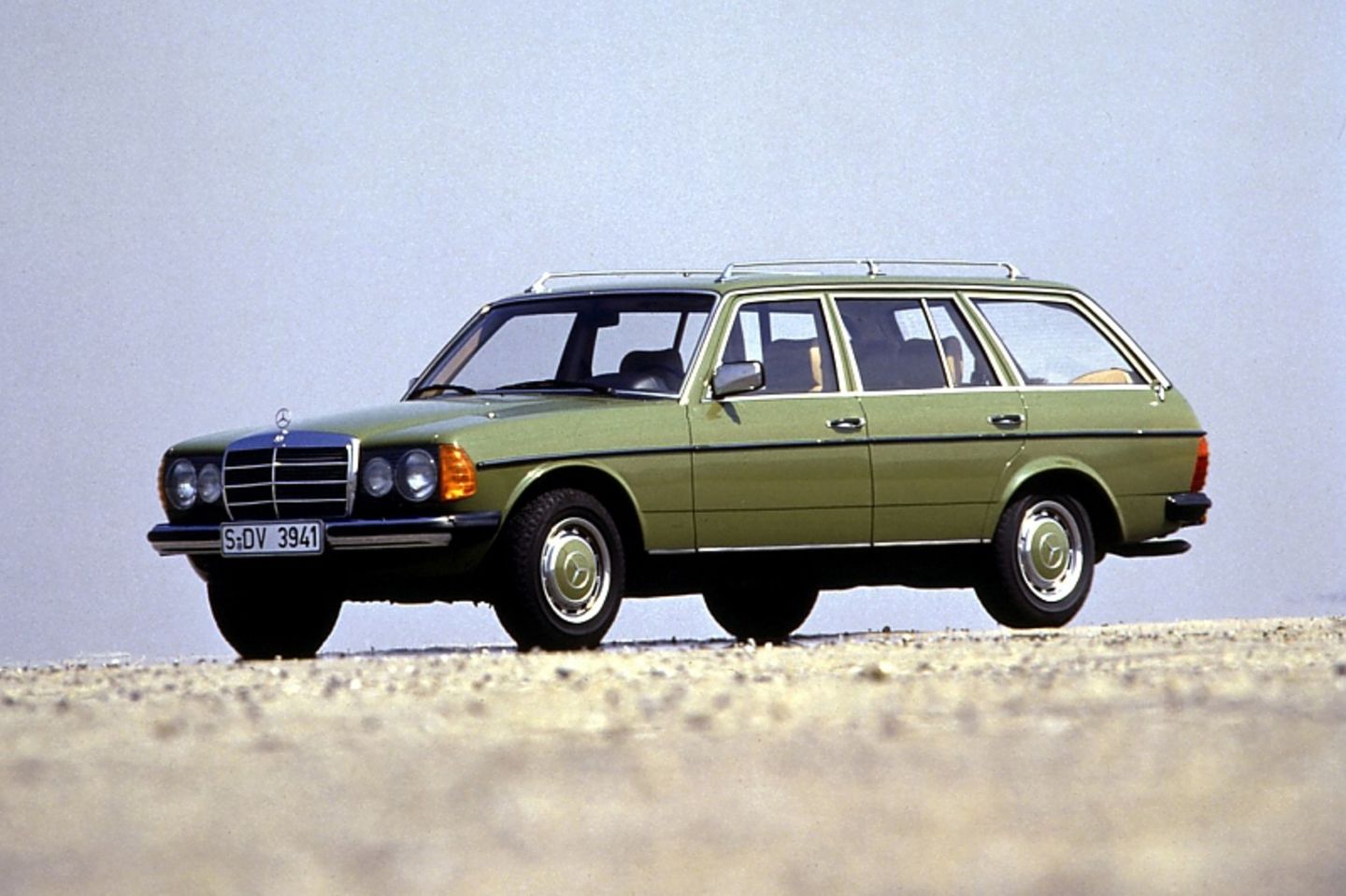 Gute Figur: Nach den wenig geglückten Kombi-Versionen der Baureihe 114/115 von verschiedenen Aufbau-Firmen kam das 1977 von Merc