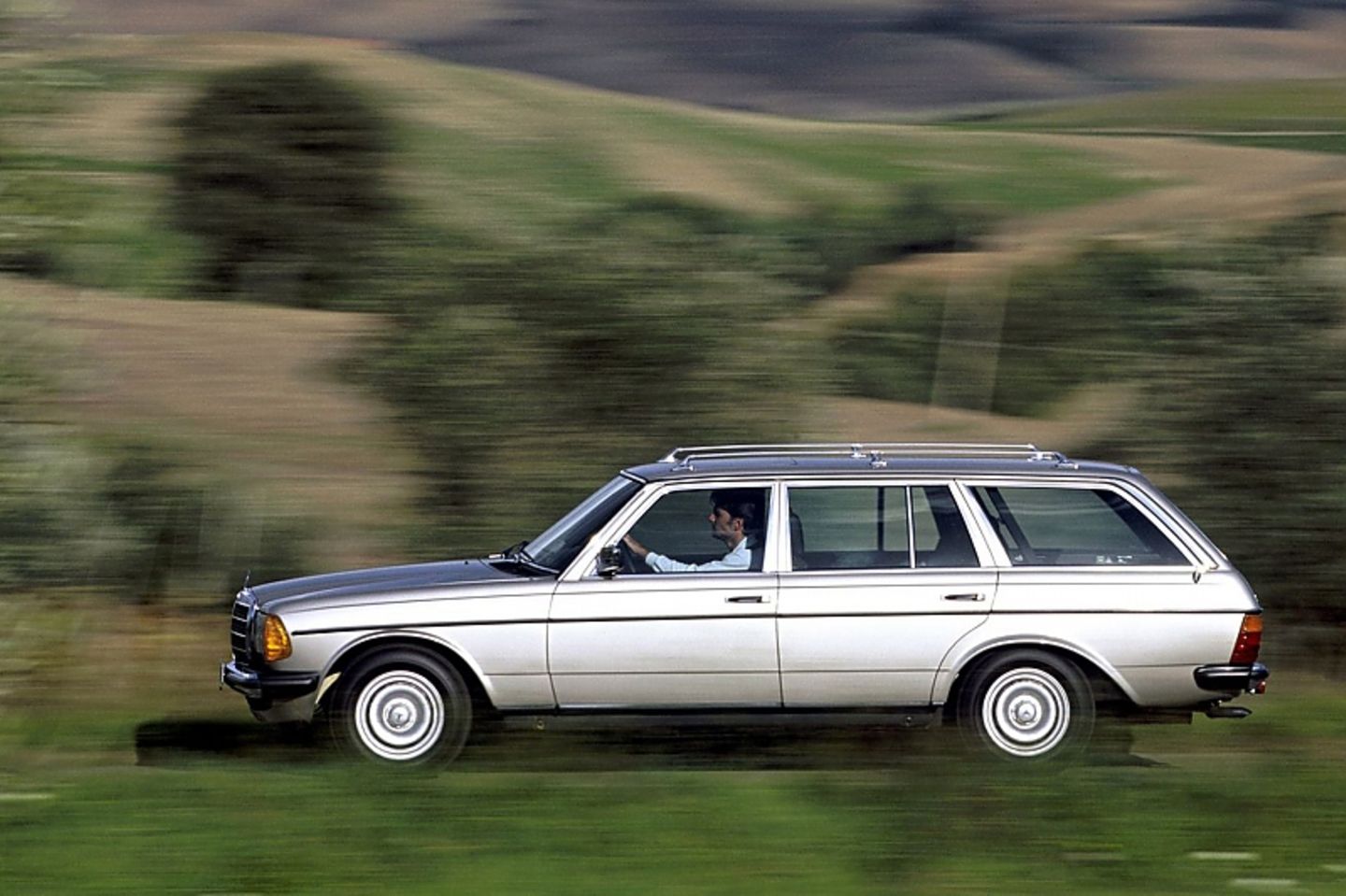 Großer Raum und großer Stil: Das T-Modell der 1977 vorgestellten Mercedes-Benz Baureihe 123 setzte Maßstäbe für Freizeit- und Fa