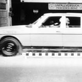 Unfallversuch: Hochgeschwindigkeitsaufnahme in der Phase 1 eines Kollisionsversuchs mit einer Limousine der Mercedes-Benz Baurei