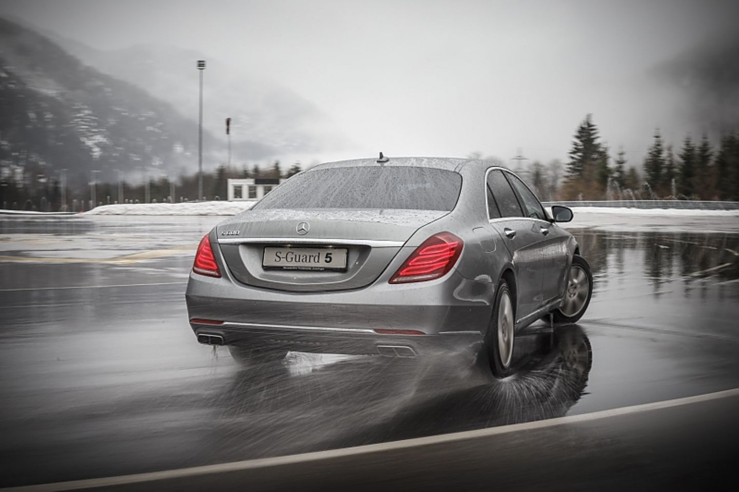 Mercedes Fahrertraining für Panzerlimousinen