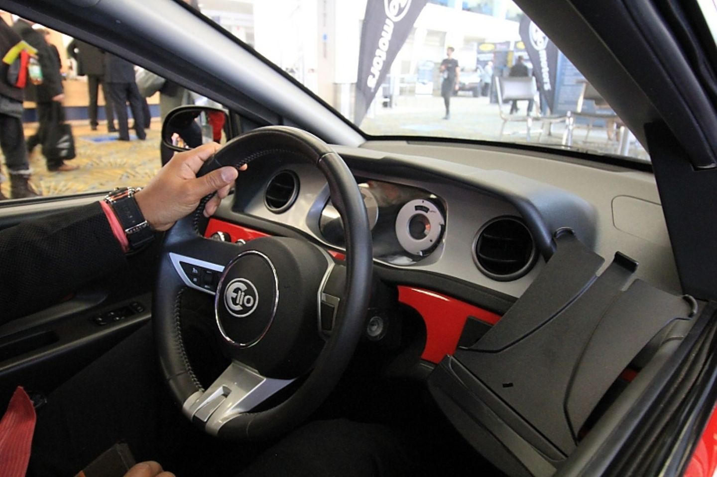 Das Cockpit des Elio.