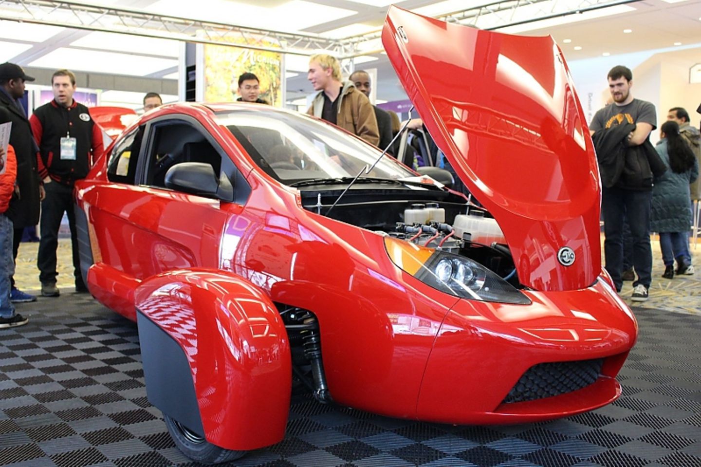 Der Dreizylinder-Benzinmotor des Elio.