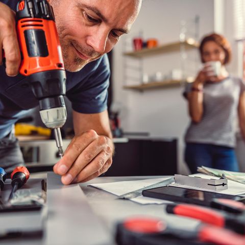Mit diesen Tipps vermeiden Sie Ärger mit Handwerkern.