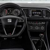 Ein manuelles Sechsgangschaltgetriebe steht zur Wahl.