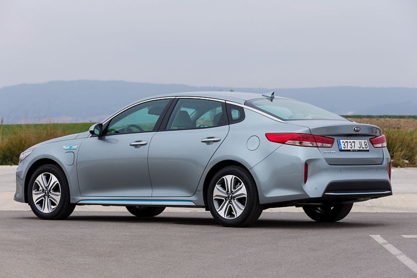 Bei vollen Batterien beträgt der Durchschnittsverbrauch des Optima Hybrid 1,7 Liter pro 100 km
