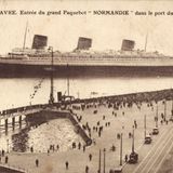 Neue Maßstäbe für Passagierschiffe setzte auch die besonders elegante "Normandie", die ab 1935 durch die Meere kreuzte und sich für kurze Zeit mit dem Blauen Band schmücken durfte. Berühmt war das 313 Meter lange Schiff im Inneren für seinen Art-déco-Stil und den 90 Meter lange Speisesaal der Ersten Klasse, der sich über drei Decks erstreckte. Bei Umbauarbeiten an der Pier in Manhattan brannte das Schiff 1942 aus.