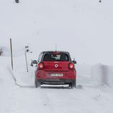 Der Motor liegt auf der Hinterachse, das hilft auf glatten Untergrund