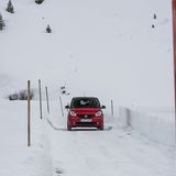 Richtige Drifts sind nur mit Hilfe der Handbremse ansatzweise zu realisieren