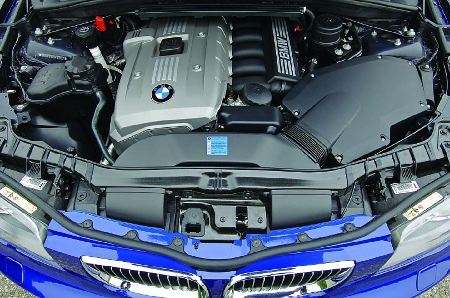 Der famose Reihen-Sechszylinder des BMW 130i hat 265 PS