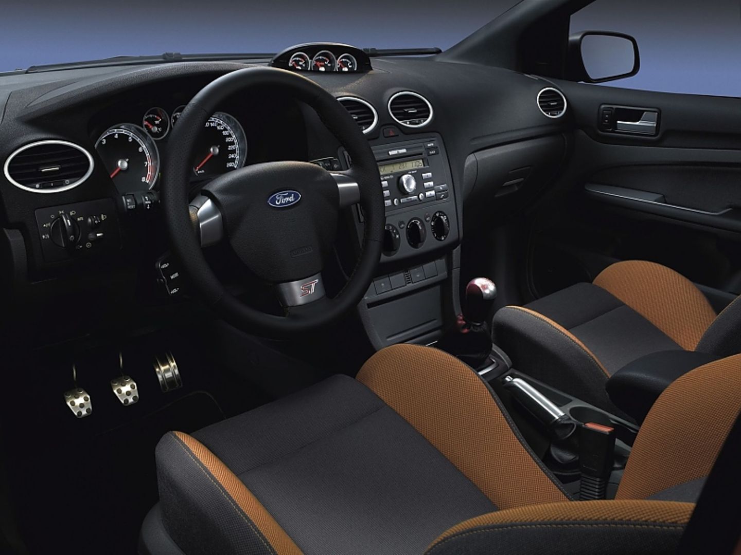 Der Innenraum des Ford Focus ST ist nicht immer über jeden Zweifel erhaben