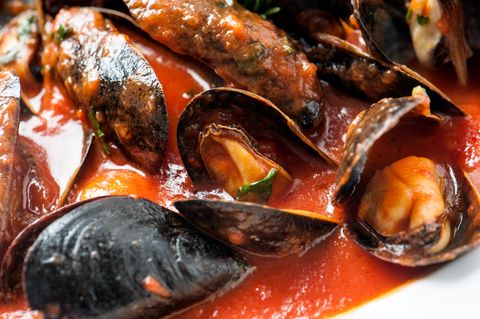 Muscheln mit Tomatensoße