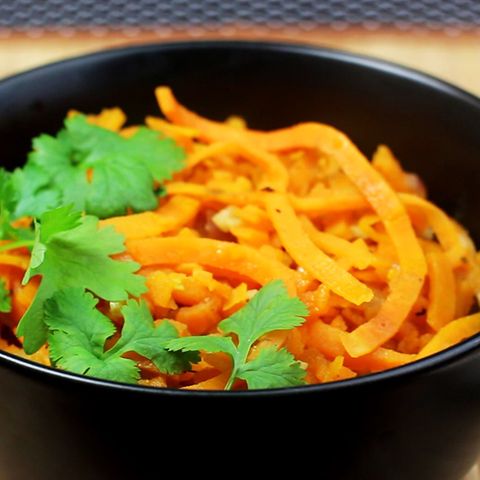 Vegan kochen: Das beste vegane Curry – ganz einfach mit Süßkartoffel-Streifen