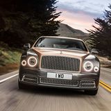 Der Bentley Mulsanne EWB wird, wie alle drei, vom 6,75 Liter großen V8-Benzinmotor angetrieben.