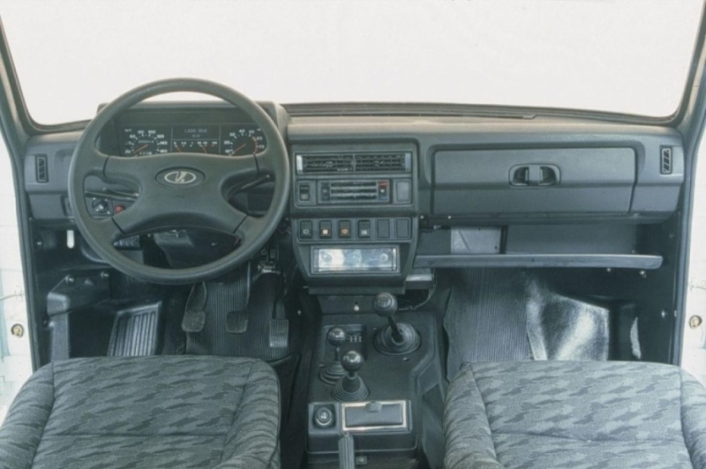 Der schmucklose Innenraum des Lada Niva