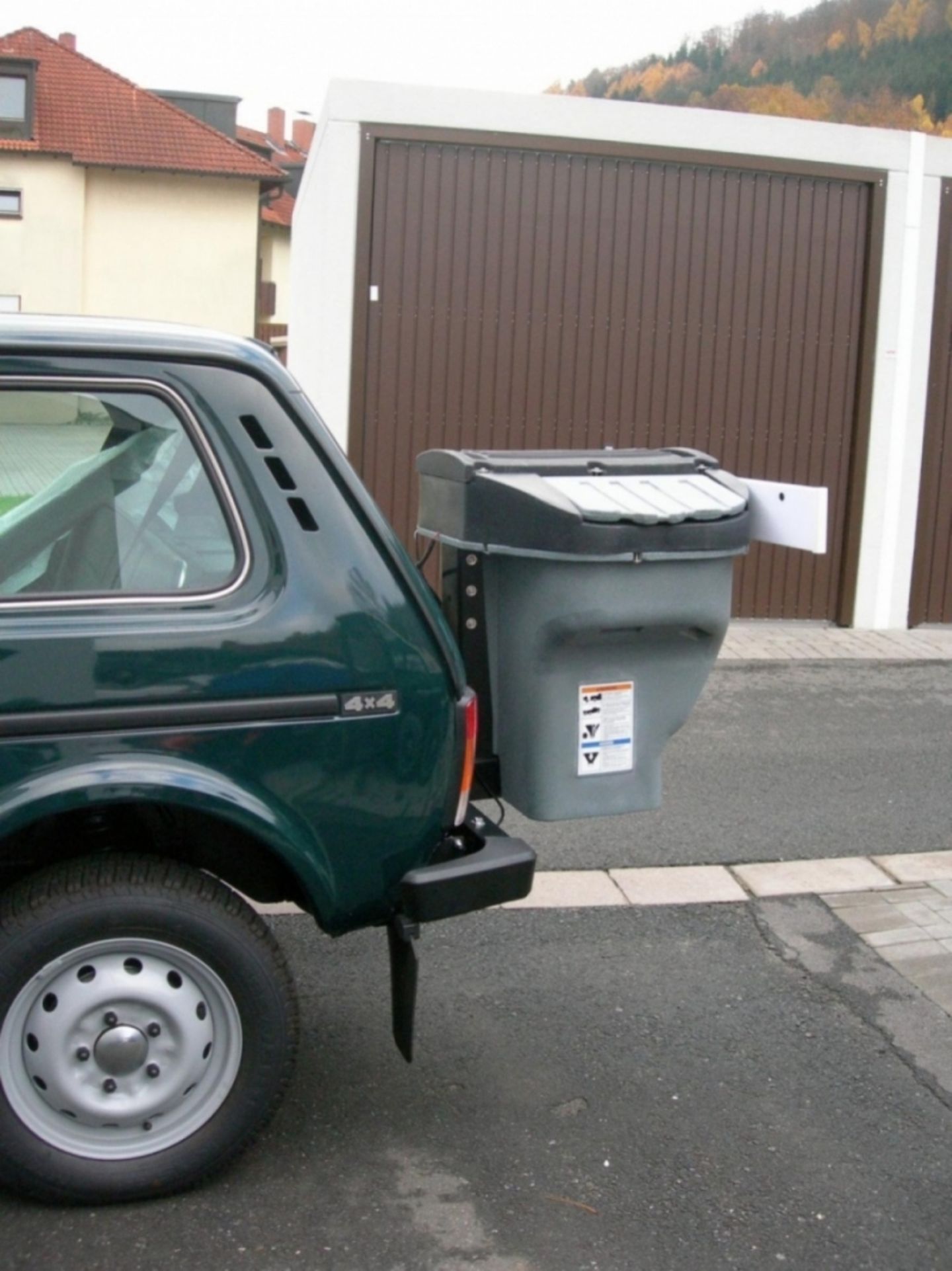 Lada Niva - als Räumfahrzeug unterwegs