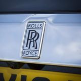 Das Rolls-Royce-Emblem befindet sich auf dem Kühler