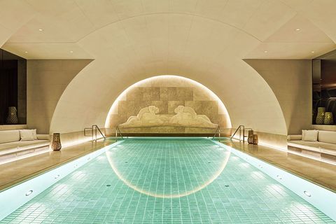 Der 15 Meter lange Pool im ehemaligen Tresorraum im Park Hyatt Vienna