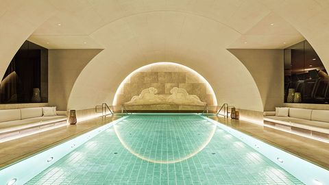 Der 15 Meter lange Pool im ehemaligen Tresorraum im Park Hyatt Vienna