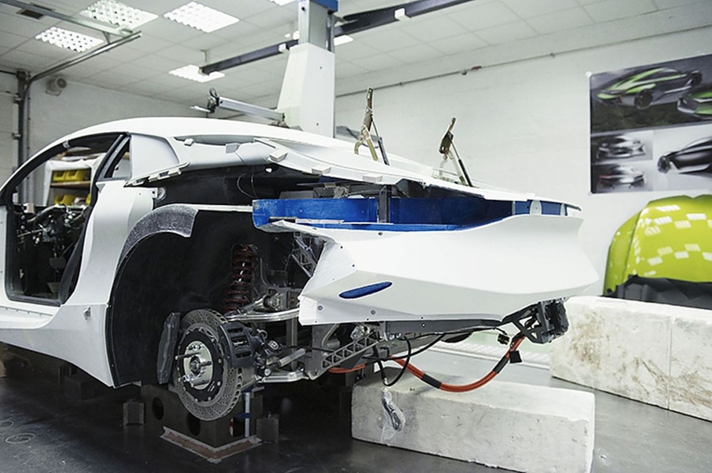 Der DS E-Tense hat 296 kW / 402 PS