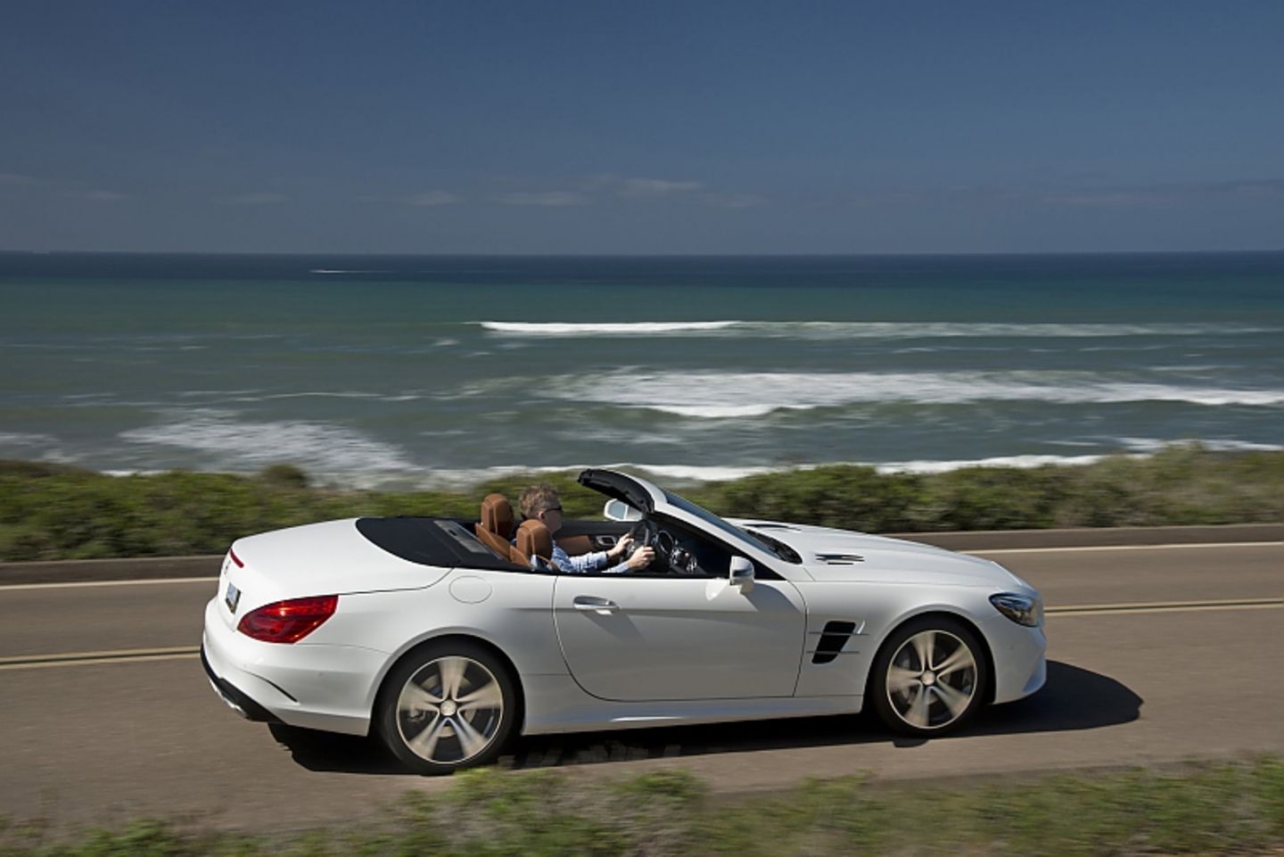 Mercedes SL 400 - 250 km/h Spitze und 0 auf Tempo 100 in 4,9 Sekunden