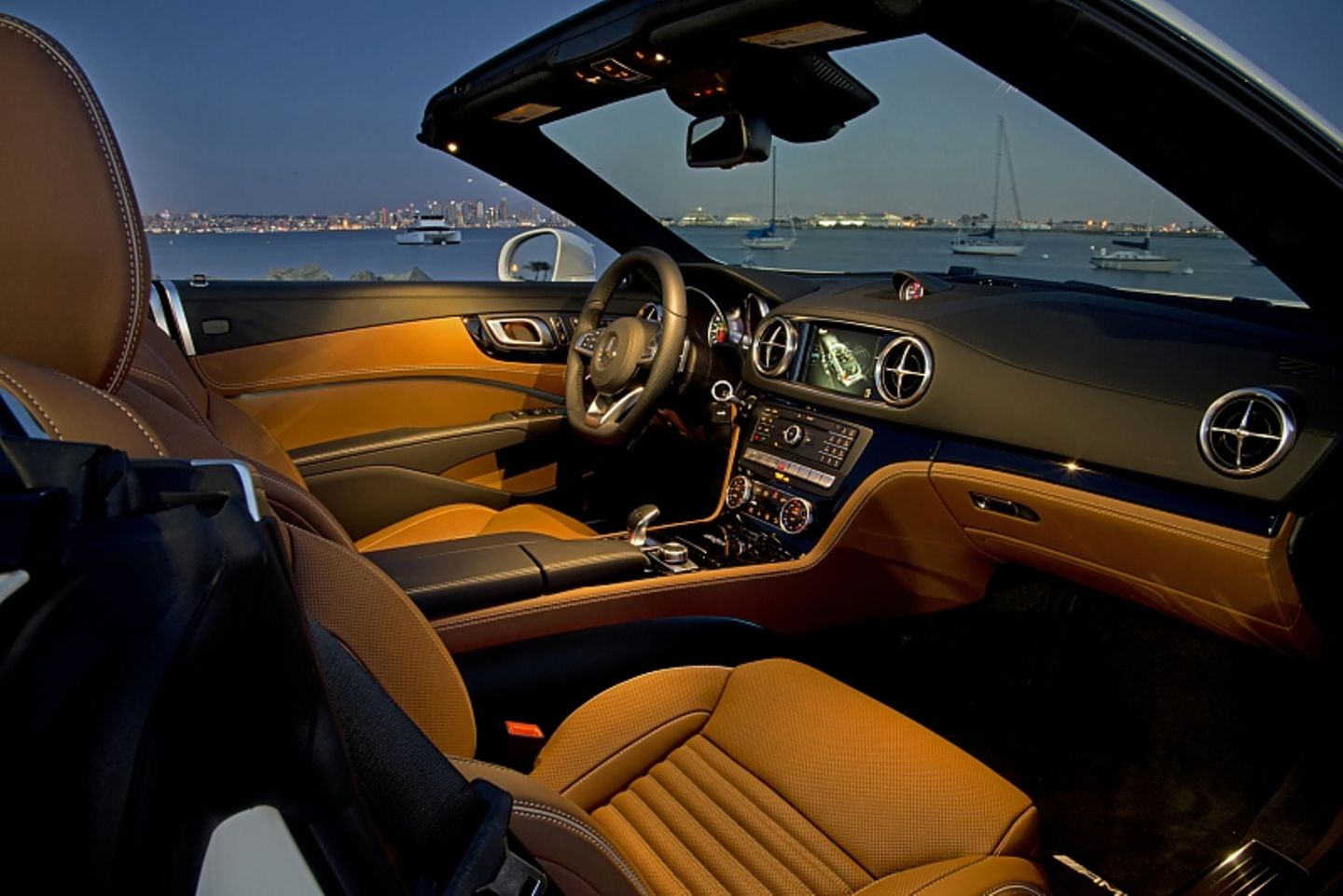 Der Innenraum Mercedes SL 400
