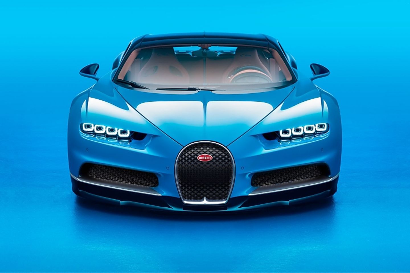 Die neue Bugatti-Front blitzt angriffslustig