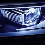 Schmale Scheinwerfer