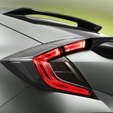 Die Rückleuchten fallen auf