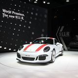 Porsche 911 R - 500 PS, Saugmotor und Handschaltung - verliebt?