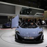 Der McLaren 675LT kostet knapp 400.000 Euro.