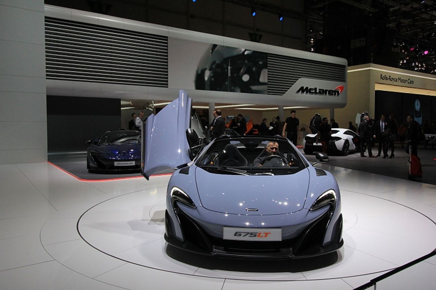 Der McLaren 675LT kostet knapp 400.000 Euro.