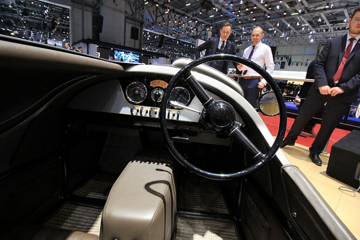 Cooles puristisches Cockpit