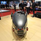 Der Einsatz von Carbon und Aluminium reduziert das Gewicht auf unter 500 Kilogramm