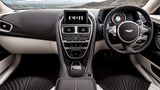 Aston Martin DB11 - das neue Cockpit mit zwei Displays