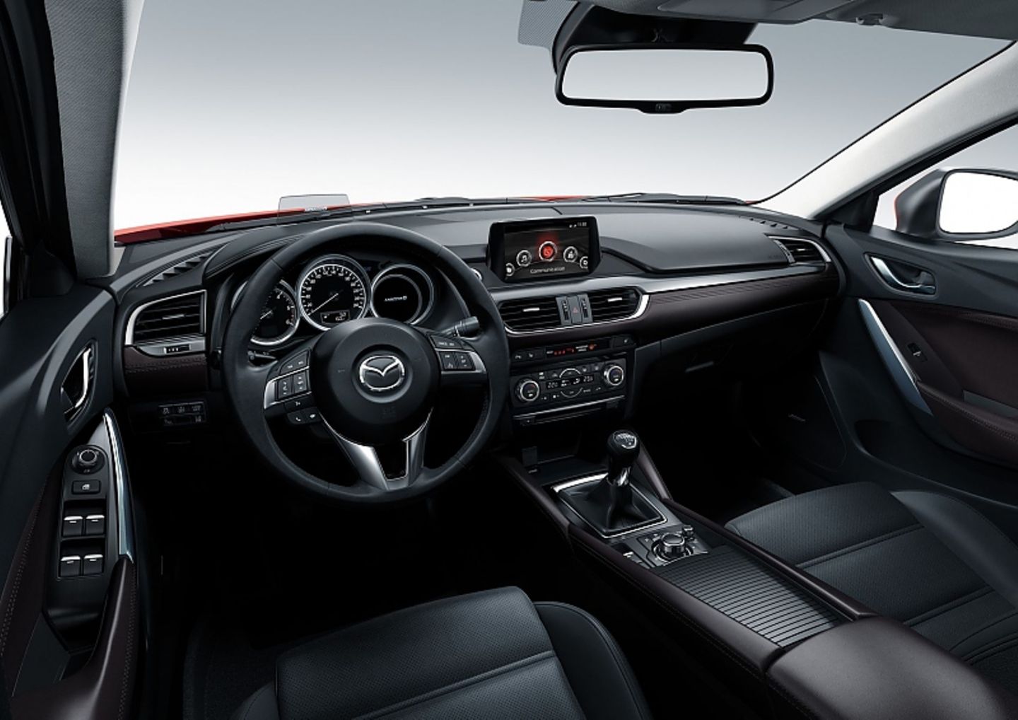 Das Cockpit des Mazda 6 mit manuellem Getriebe.