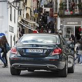 Mercedes E 220d - das Heck zeigt sich im aktuellen Konzerndesign