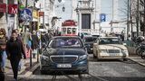 Mercedes E 220d - auf den Straßen von Lissabon