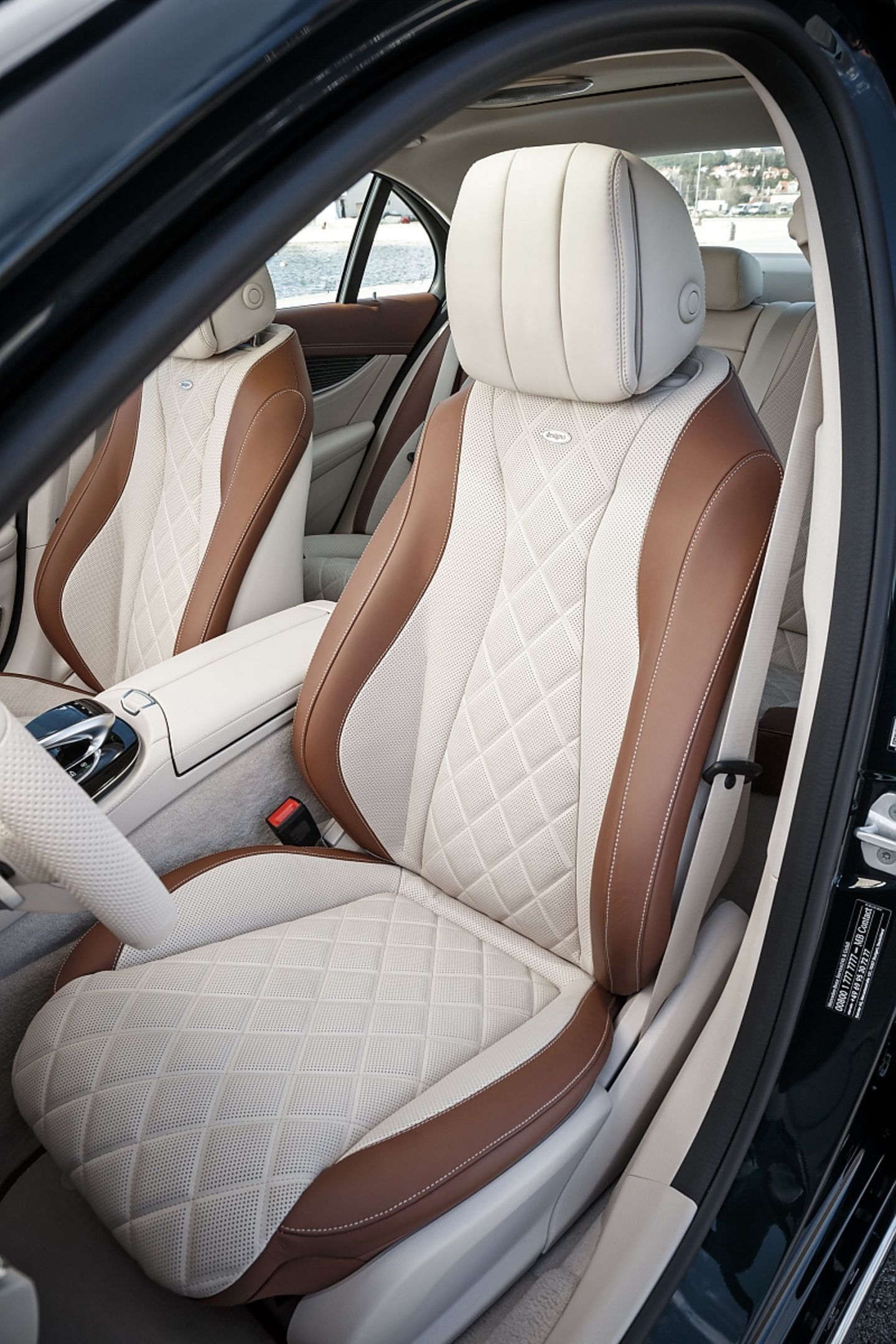 Die Frontsitze des Mercedes E 220d sind Referenzklasse